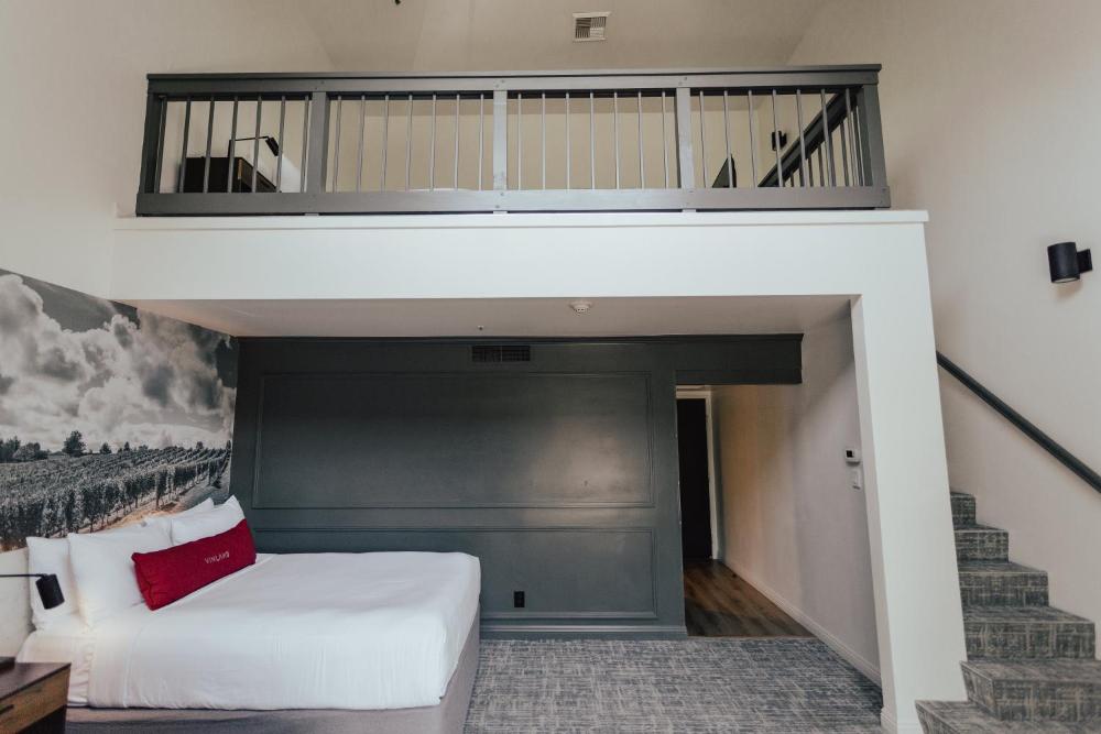 Wine Valley Suite interior